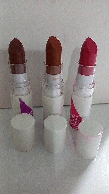 AVON COLOR TREND RUJ 