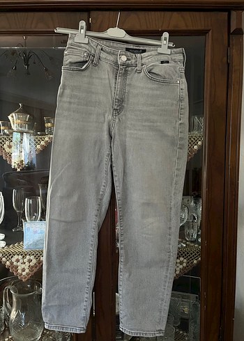 28 Beden Gri Kadın Denim Pantolon, Kemer Detaylı