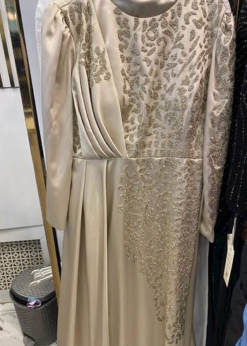 İşlemeli Drapeli Bej Uzun Abiye Elbise - Görsel 2