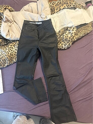 Bershka Flare paça mumlu pantolon