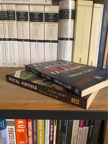 Metal fırtına iki kitap