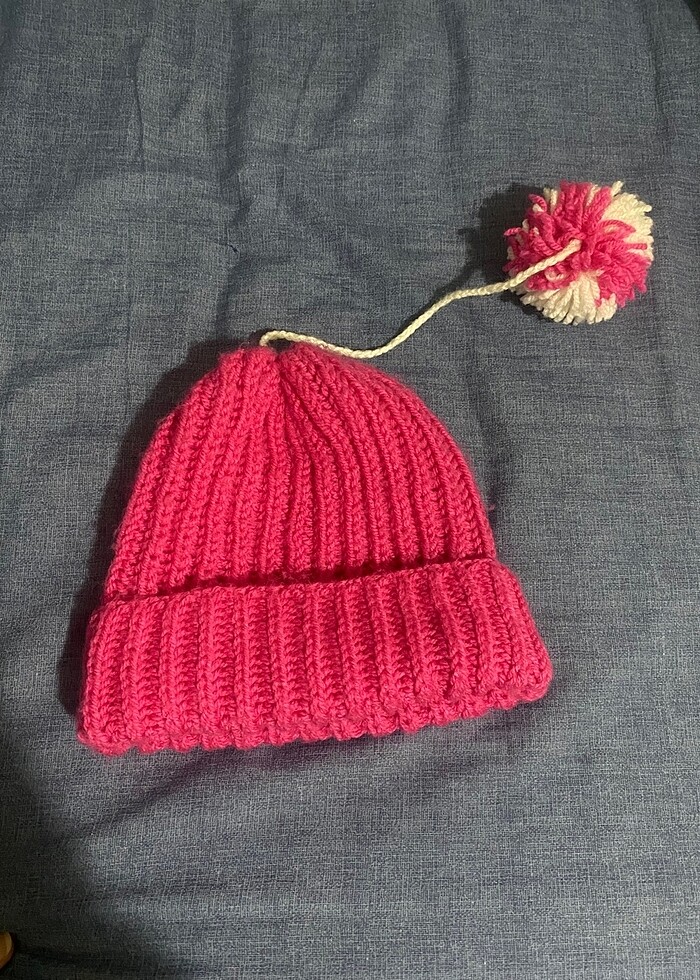 Pembe ponponlu bere - Görsel 2