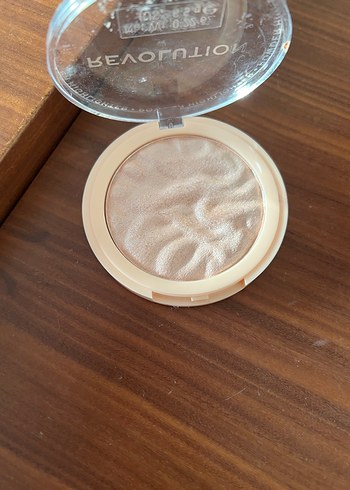 Bej Renkte Pudra Aydınlatıcı - Görsel 2