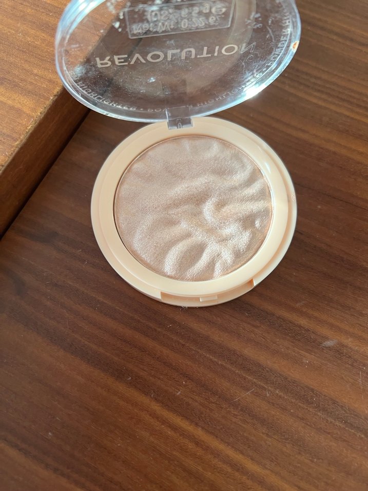 Bej Renkte Pudra Aydınlatıcı - Görsel 2