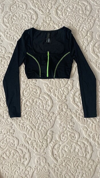 Siyah crop