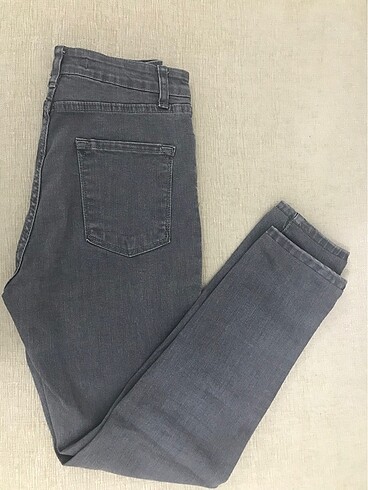 gri skinny jean