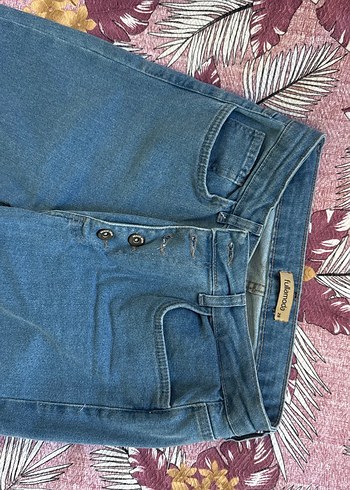 28 Beden Düğmeli Mavi Bol Kesim Kot Pantolon