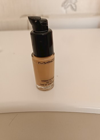 MAC Studio Fix Fondöten - Parlak Bej