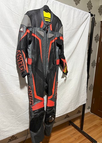 Tek parça yarış tulumu - Görsel 2