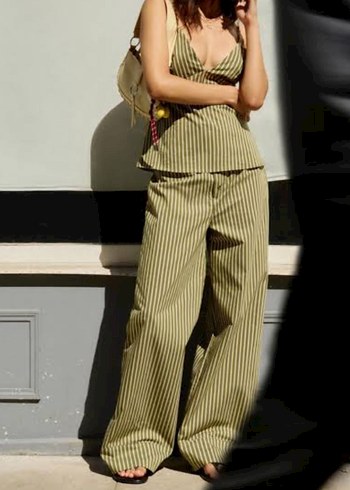 Pull and Bear Kadın Haki Çizgili Pilili Kumaş Pantolon