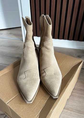 Stradivarius kısa kovboy çizme