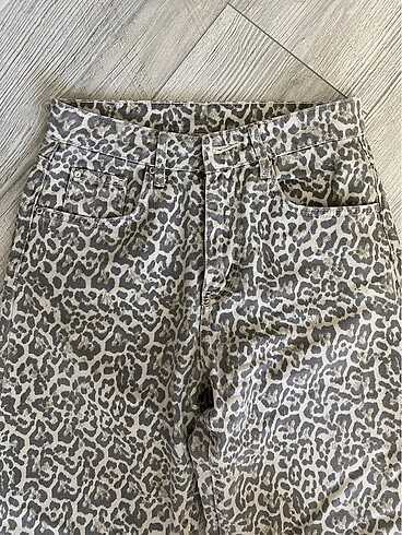 leopar jean