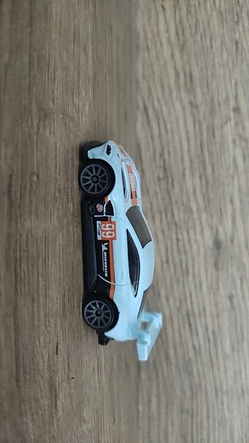 Beden Renk Hot wheels Aston Martin