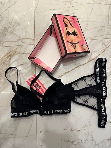 m Beden siyah Renk Victoria?s Secret İç Çamaşır Takımı