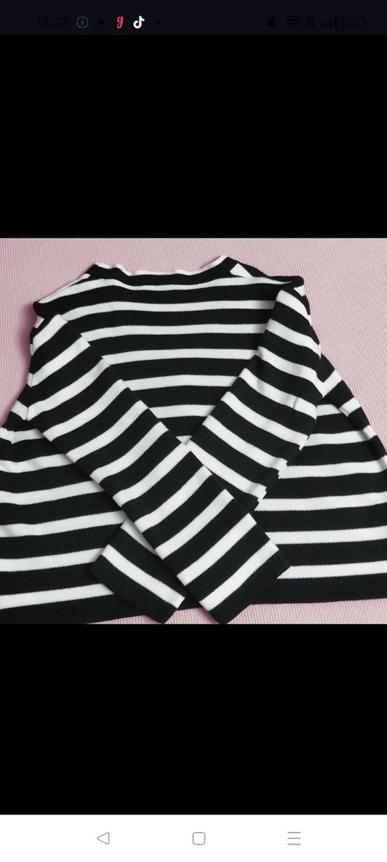 Siyah Beyaz Çizgili Düğmeli Kadın Hırka - Görsel 2