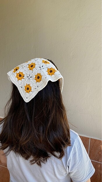 Beden Ayçiçek Motif Örgü Bandana