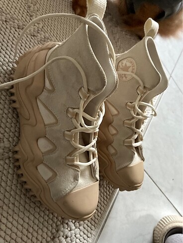 Converse Yedi ya da sekiz defa giyilmiş orijinal