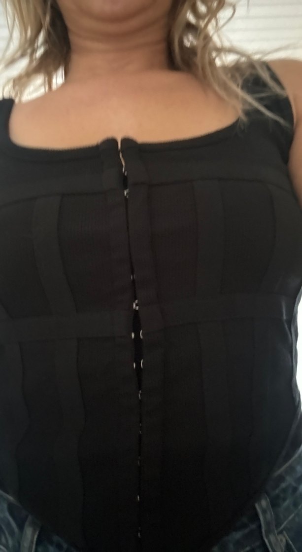 Düğmeli Siyah V Yaka Gotik Büstiyer - Görsel 3