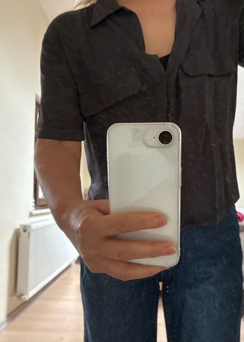 Düğmeli V Yaka Gri Kadın Gömlek - Görsel 4