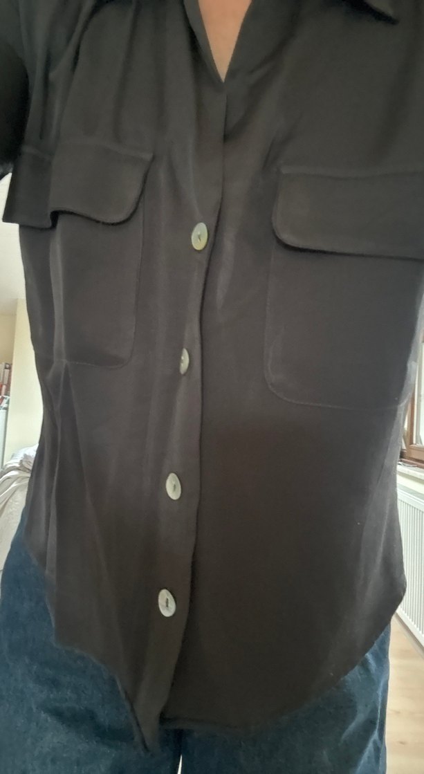 Düğmeli V Yaka Gri Kadın Gömlek - Görsel 2