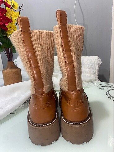 Celine Celin markasının botu