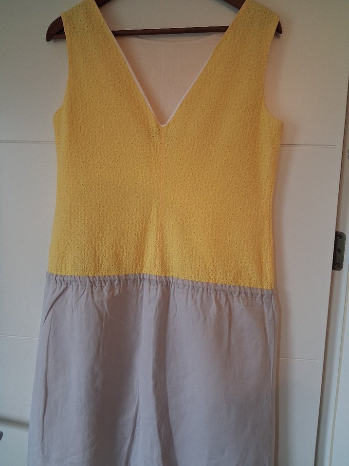 Sarı Gri Kemerli Midi Kolsuz Elbise - Görsel 2