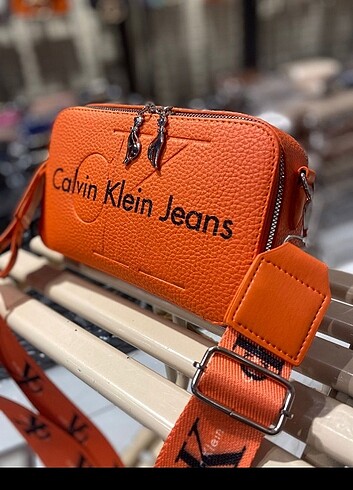 Calvin Klein Capraz çanta 