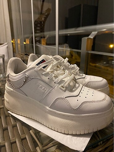 tommy hilfiger beyaz sneakers