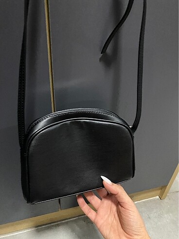 pull&bear siyah omuz çantası