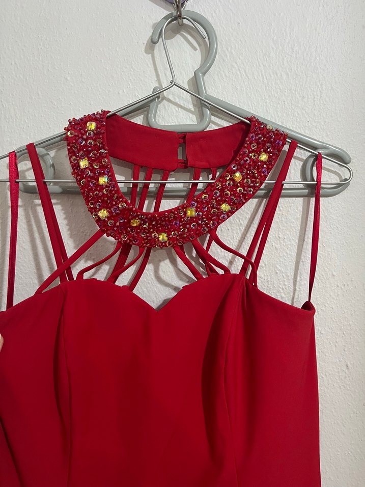 Kırmızı Uzun Askılı İşlemeli Abiye Elbise - Görsel 2