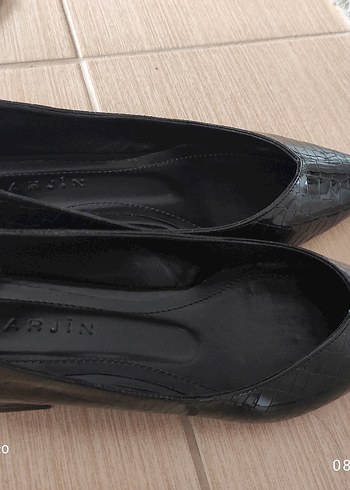 Siyah Yılan Desenli Tokalı Kadın Babet - Görsel 3