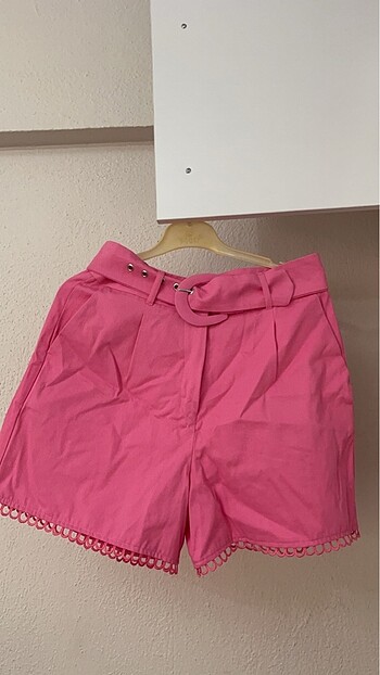 Pembe şort