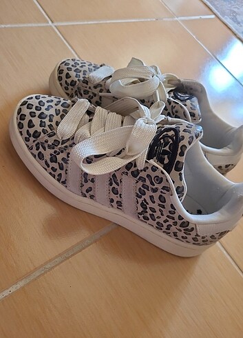 38,5 Beden kahverengi Renk Adidas Leopar Spor Ayakkabı