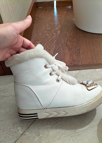 Beyaz Tüylü Kadın Dolgu Topuklu Sneakers - Görsel 2