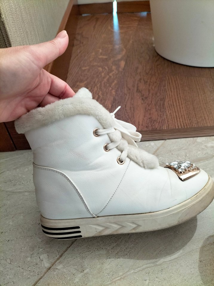 Beyaz Tüylü Kadın Dolgu Topuklu Sneakers - Görsel 2