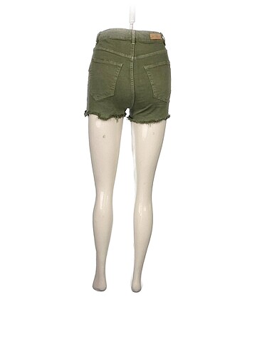 38 Beden Bershka Mini Şort %70 İndirimli.