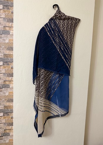 Fendi desen şal - Görsel 4