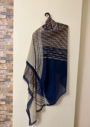 Fendi desen şal - Görsel 2