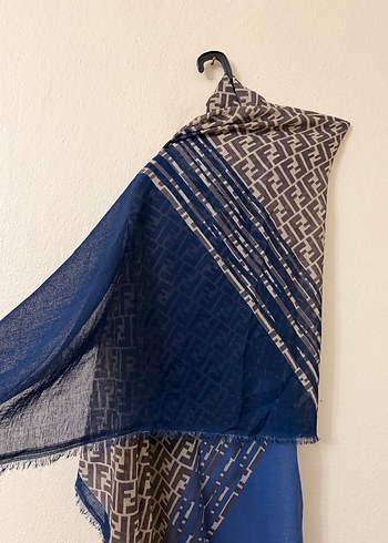 Fendi desen şal - Görsel 3