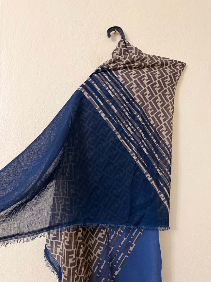 Fendi desen şal - Görsel 3