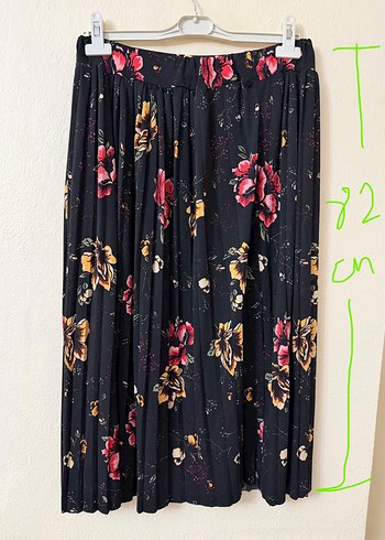 Çiçek Desenli Uzun Pilili Siyah Etek - Görsel 4