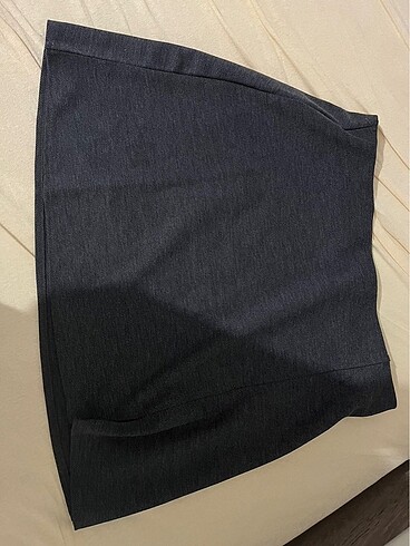 H&M Gri mini etek yırtmaçlı