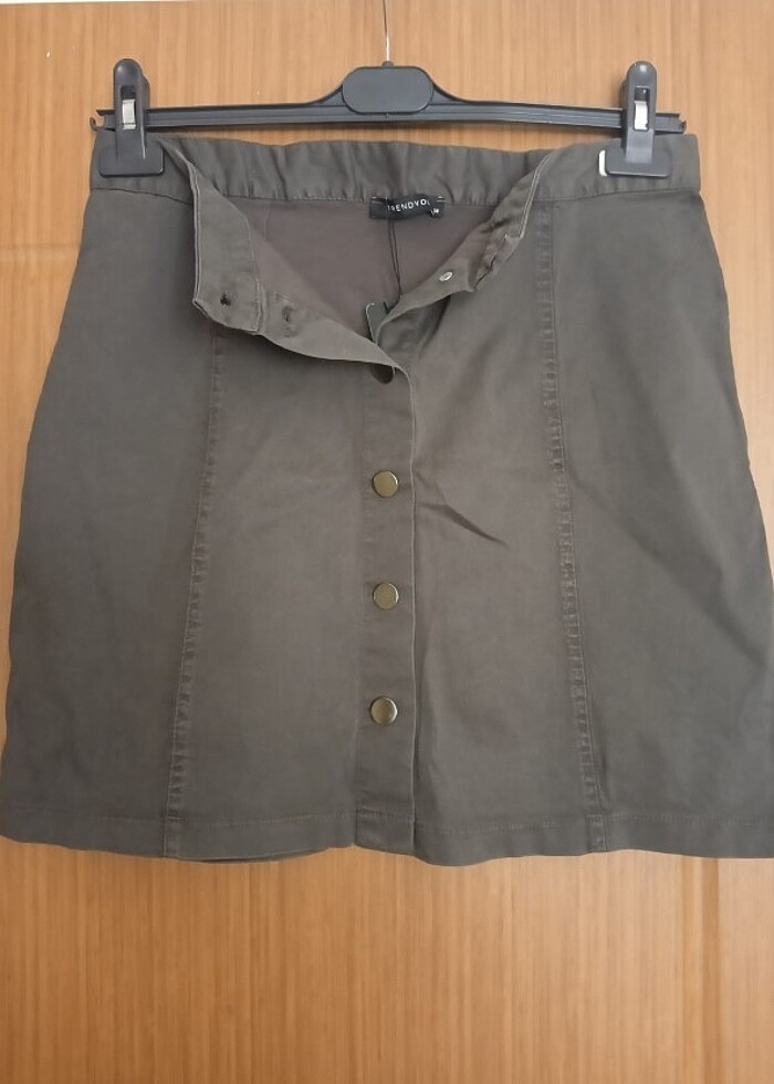 Etiketli kullanılmamış etek - Görsel 2