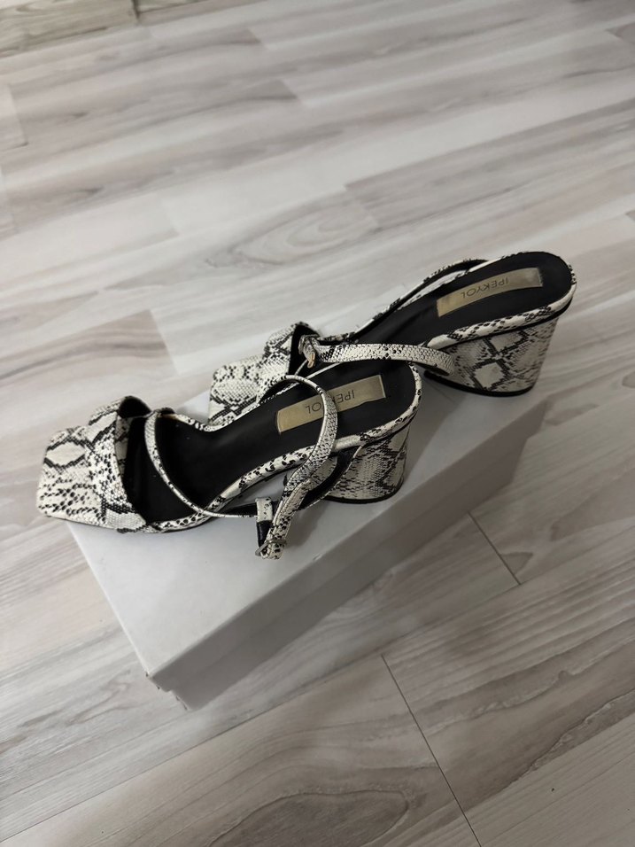 Yılan Desenli Topuklu Kadın Ayakkabı - Görsel 2