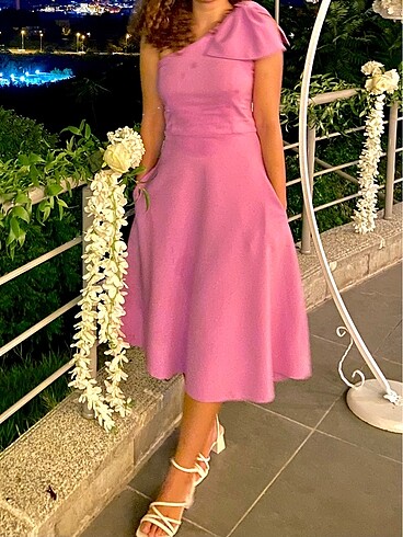 Trendyolmilla Pembe Fiyonk Tek Omuz Cepli Elbise