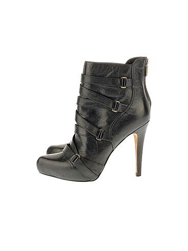 Boutique 9 Bot %70 İndirimli.
