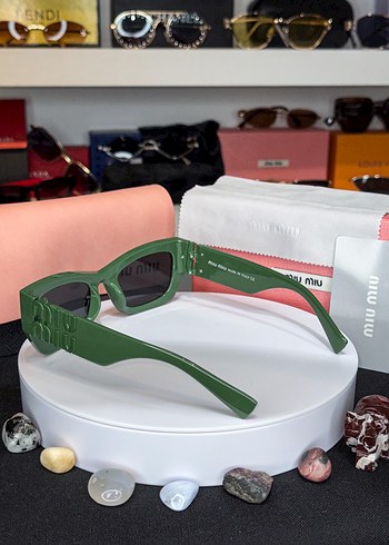 Miu Miu Kırmızı Kadın Güneş Gözlüğü - Görsel 3