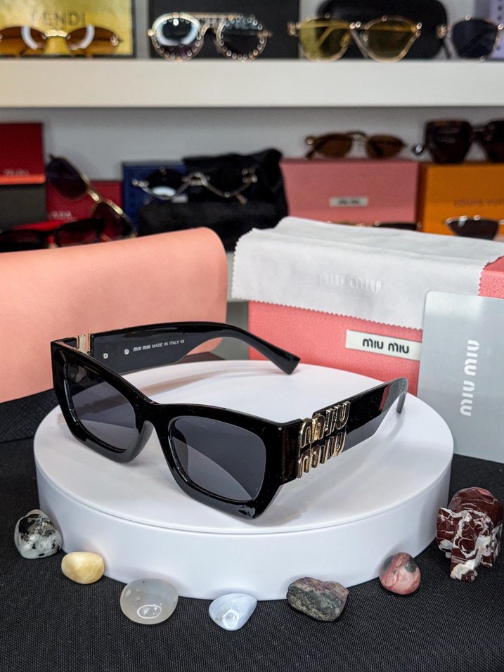 Miu Miu Kırmızı Kadın Güneş Gözlüğü - Görsel 2