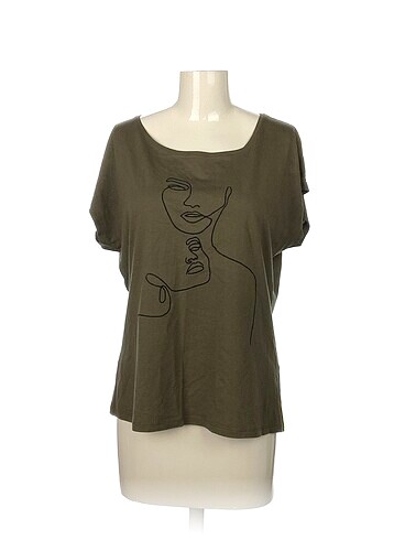 Diğer T-shirt %70 İndirimli.