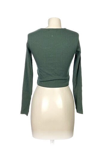 m Beden Pull and Bear Bluz %70 İndirimli.